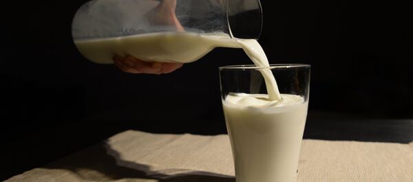 Молоко в стакане, архивное фото Молоко в стакане, архивное фото - Sputnik Беларусь