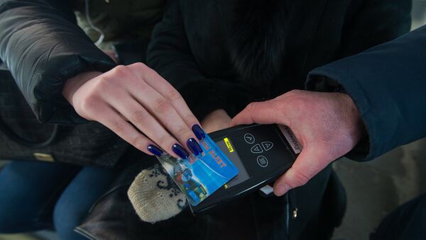 Многие минчане признаются, что платят за проезд всегда: ездить зайцем не позволяет совесть - Sputnik Беларусь