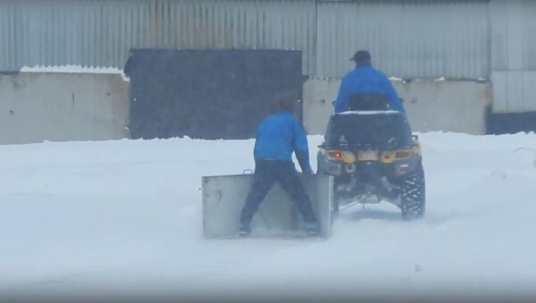 Как чистят снег в Дроздах - Sputnik Беларусь