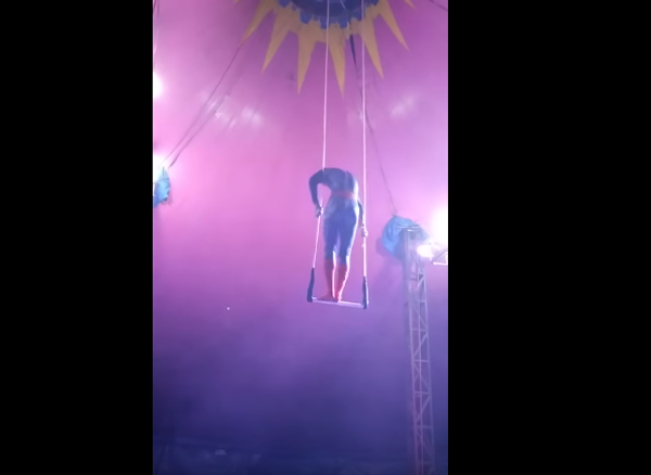 Акробат в костюме человека-паука упал с высоты Акробат в костюме человека-паука упал с высоты - Sputnik Беларусь