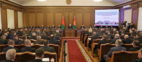 Лукашенко на совещании по итогам работы экономики страны в 2017 году Лукашенко на совещании по итогам работы экономики страны в 2017 году - Sputnik Беларусь