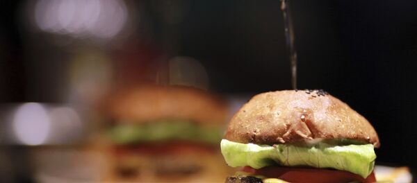 Гамбургер, который приготовили Дональду Трампу во время визита в Японию - Sputnik Беларусь