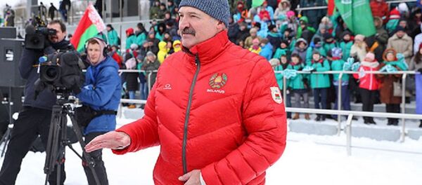 Президент Беларуси Александр Лукашенко на Снежном снайпере Президент Беларуси Александр Лукашенко на Снежном снайпере - Sputnik Беларусь