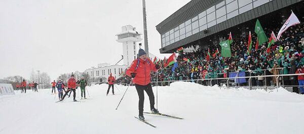 Александр Лукашенко вышел на биатлонную трассу Александр Лукашенко вышел на биатлонную трассу - Sputnik Беларусь