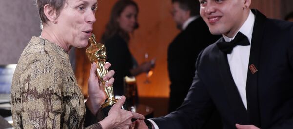 Фрэнсис Макдорманд удостоена премии Оскар за лучшую женскую роль в фильме Три билборда на границе Эббинга, Миссури - Sputnik Беларусь
