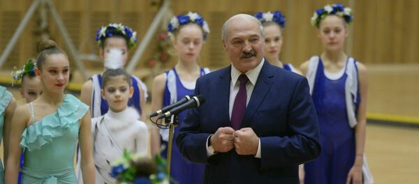 Президент Беларуси Александр Лукашенко и олимпийская чемпионка Алина Кабаева на открытии Дворца гимнастики в Минске - Sputnik Беларусь