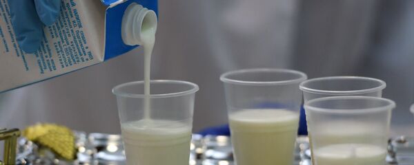 Молоко, архивное фото Молоко, архивное фото - Sputnik Беларусь