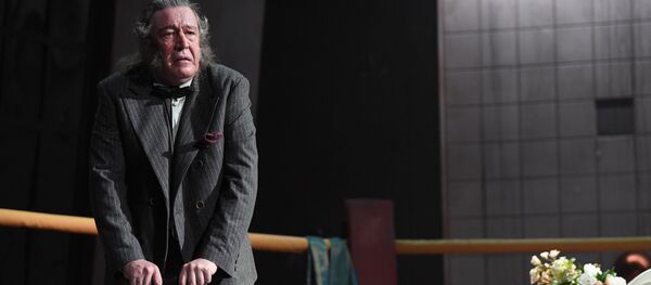 Михаил Ефремов на прогоне спектакля Не становись чужим в театре Современник - Sputnik Беларусь