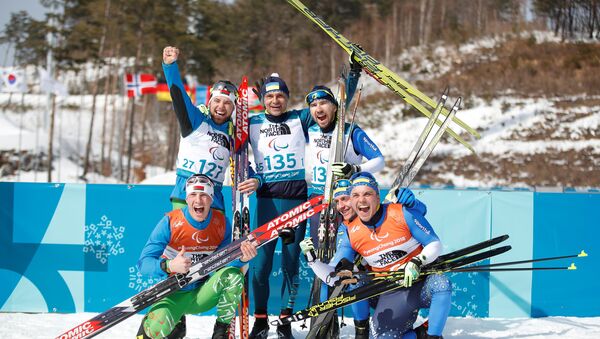 Призеры биатлонного спринта среди спортсменов с нарушением зрения в категории В3 - Sputnik Беларусь