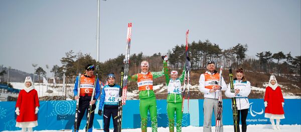 Беларускія лыжнікі на цырымоніі ўзнагароджання на Паралімпіядзе-2018 у Пхенчхане Беларускія лыжнікі на цырымоніі ўзнагароджання на Паралімпіядзе-2018 у Пхенчхане - Sputnik Беларусь