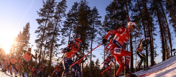 Уле-Эйнар Бьорндален (Норвегия) на дистанции масс-старта среди мужчин на чемпионате мира по биатлону в финском Контиолахти Уле-Эйнар Бьорндален (Норвегия) на дистанции масс-старта среди мужчин на чемпионате мира по биатлону в финском Контиолахти - Sputnik Беларусь