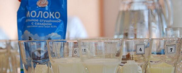Дегустация молочных продуктов на Глубокском молочноконсервном комбинате - Sputnik Беларусь