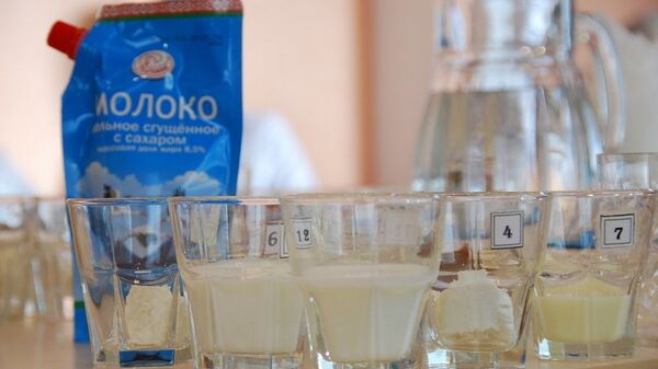 Дегустация молочных продуктов на Глубокском молочноконсервном комбинате - Sputnik Беларусь