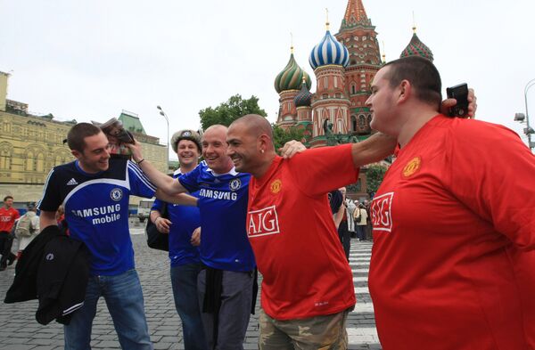 Английские болельщики на Красной площади накануне финального матча Лиги чемпионов между командами Челси и Манчестер Юнайтед, 2008. - Sputnik Беларусь