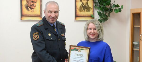 Камандуючы УВ МУС узнагародзіў карэспандэнта Sputnik - Sputnik Беларусь