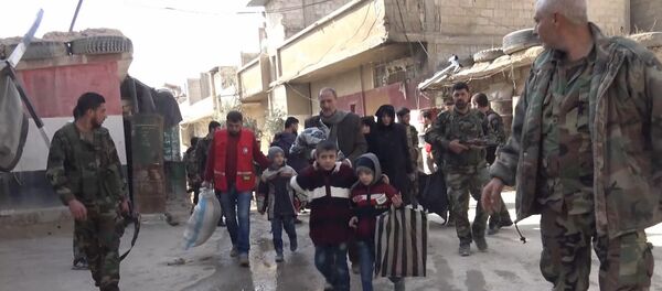 Сотни мирных жителей покинули Восточную Гуту по гуманитарным коридорам - Sputnik Беларусь