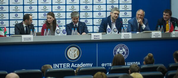 Прэс-канферэнцыя ў футбольнай школе Мікалая Мурашкі - Sputnik Беларусь