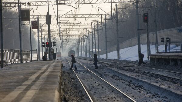 Железнодорожный пешеходный переход - Sputnik Беларусь