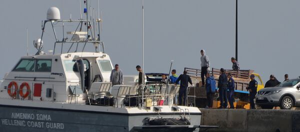 У берегов Греции затонула лодка с мигрантами - Sputnik Беларусь