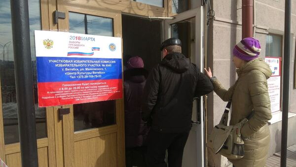 Очередь на избирательный участок в Витебске продвигается быстро - Sputnik Беларусь