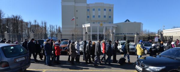 Очередь на избирательный участок в Посольстве России в Минске - Sputnik Беларусь