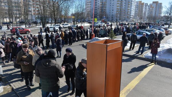 Посольство России в Минске распахнуло свои двери перед избирателями - Sputnik Беларусь