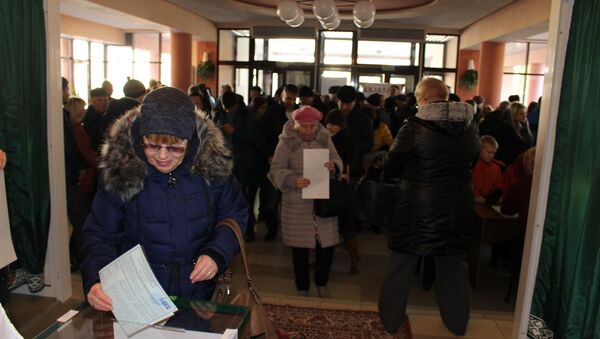 Избирательный участок в Гродно собрал множество российских граждан - Sputnik Беларусь