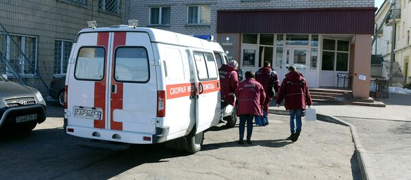 Машина медпомощи у Борисовского районного суда - Sputnik Беларусь