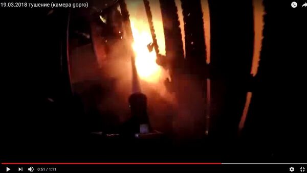 Видеофакт: спасатели показали тушение пожара от первого лица - Sputnik Беларусь