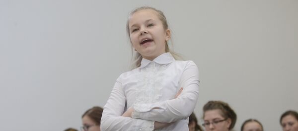 Канкурсанты чыталі ўрыўкі з сур'ёзных дарослых кніг Канкурсанты чыталі ўрыўкі з сур'ёзных дарослых кніг - Sputnik Беларусь