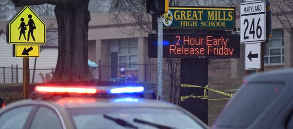 Полиция возле здания школы в Мэриленде, где ученик устроил стрельбу - Sputnik Беларусь