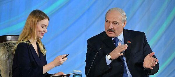 Александр Лукашенко на встрече с творческой молодежью Александр Лукашенко на встрече с творческой молодежью - Sputnik Беларусь