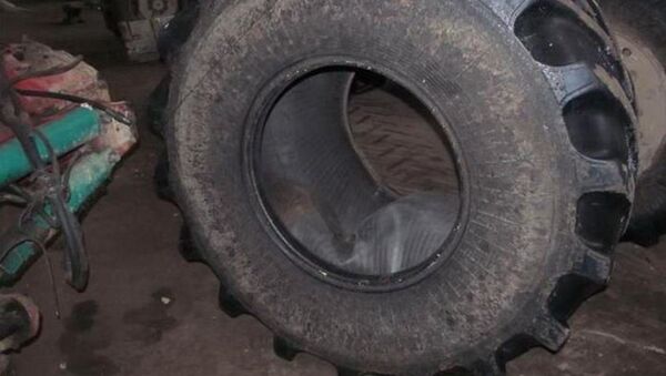 Разорвавшееся колесо погрузчика, которое убило механизатора - Sputnik Беларусь