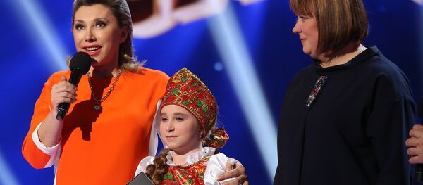 Елена Воробей и Снежана Гордеенко на сцене конкурса Ты супер! Елена Воробей и Снежана Гордеенко на сцене конкурса Ты супер! - Sputnik Беларусь