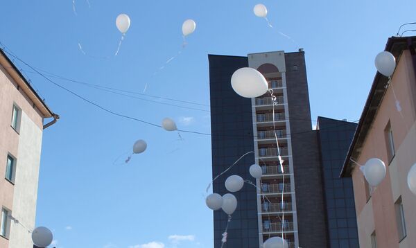 Ангелы улетели в мартовское небо в память о 75 детях, сожженных в этот день 75 лет назад  - Sputnik Беларусь