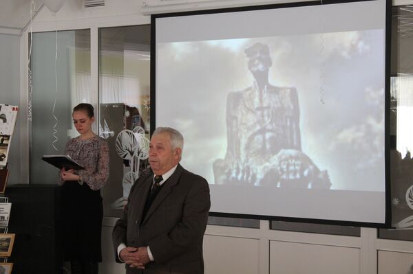 Витебский журналист и краевед Аркадий Подлипский рассказал детям о трагедии Хатыни - Sputnik Беларусь