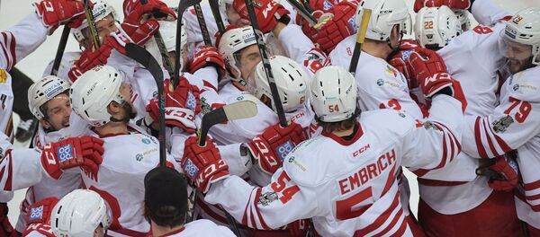 Игроки ХК Йокерит радуются победе в матче 1/2 финала плей-офф Кубка Гагарина Игроки ХК Йокерит радуются победе в матче 1/2 финала плей-офф Кубка Гагарина - Sputnik Беларусь