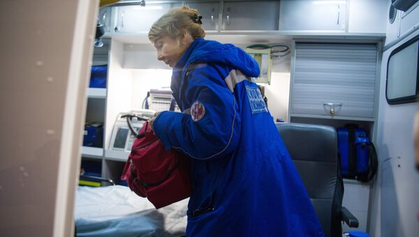 Медик в машине скорой помощи, архивное фото - Sputnik Беларусь