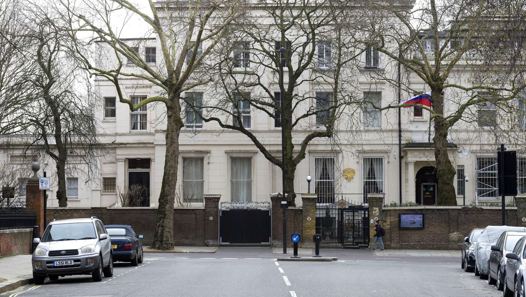 Посольство в лондоне. Российское посольство в Англии. Советское посольство в Лондоне. Посольство РФ В Великобритании. Здание посольство РФ В Лондоне.