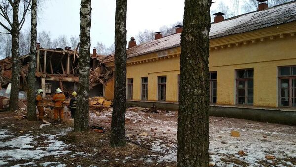 Здание бывшей военной части обрушилось в Станьково - Sputnik Беларусь