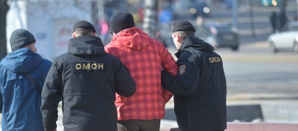 Сотрудники ОМОН работают на площади Якуба Коласа в День Воли - Sputnik Беларусь