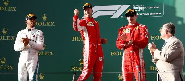 Немецкий пилот Ferrari Себастьян Феттель радуется победе Немецкий пилот Ferrari Себастьян Феттель радуется победе - Sputnik Беларусь