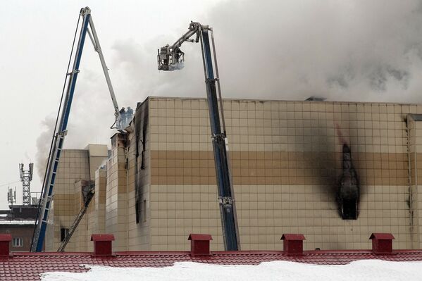 Пожар в торговом центре Зимняя вишня в Кемерово - Sputnik Беларусь