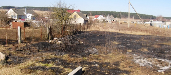 Житель Волковыска нашел тело отца в сожженной сухой траве - Sputnik Беларусь