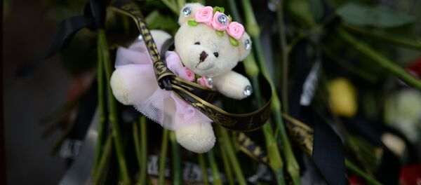 Цветы в память о погибших в ТЦ «Зимняя вишня» - Sputnik Беларусь