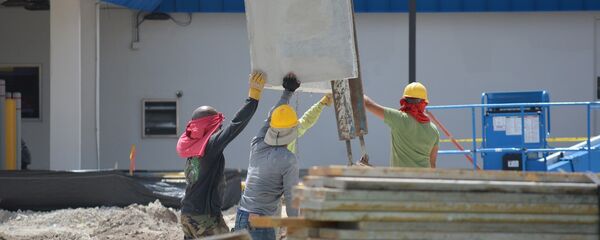 Рабочие на стройке - Sputnik Беларусь