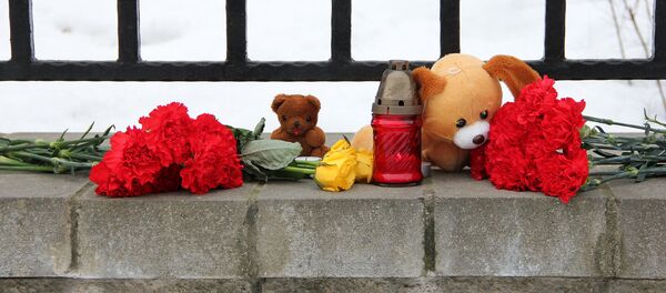 Цветы у посольства РФ в Минске - Sputnik Беларусь