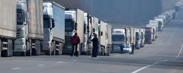 Очередь большегрузных автомобилей возле пункта пропуска Каменный лог  - Sputnik Беларусь