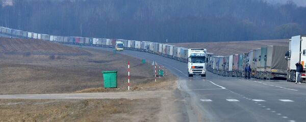 Очередь большегрузных автомобилей возле пункта пропуска Каменный лог  - Sputnik Беларусь