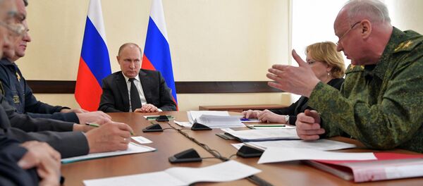 Прэзідэнт Расіі правёў у Кемерава аператыўную нараду Прэзідэнт Расіі правёў у Кемерава аператыўную нараду - Sputnik Беларусь